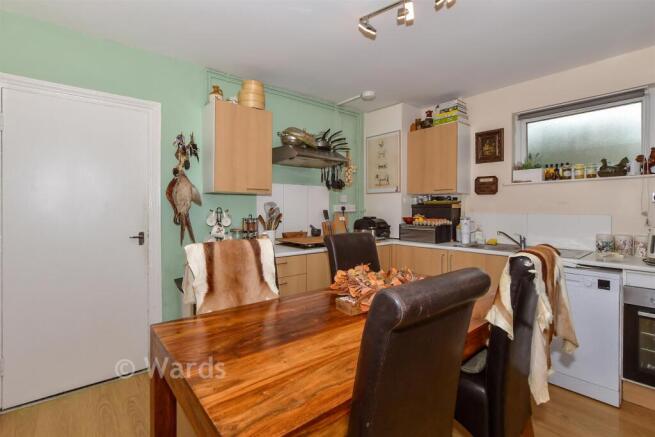 2 bed property, in London Road, £450,000