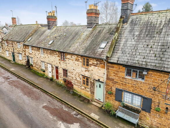 2 bed property, in High Street, £335,000