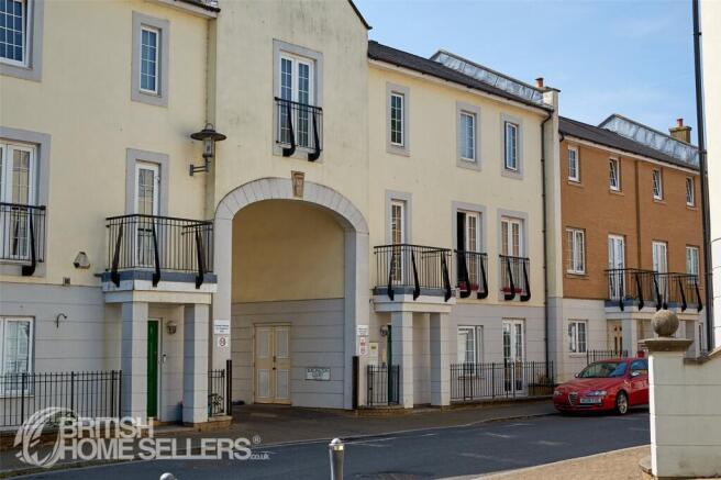 3 bed property, in Lower Burlington Road, £280,000