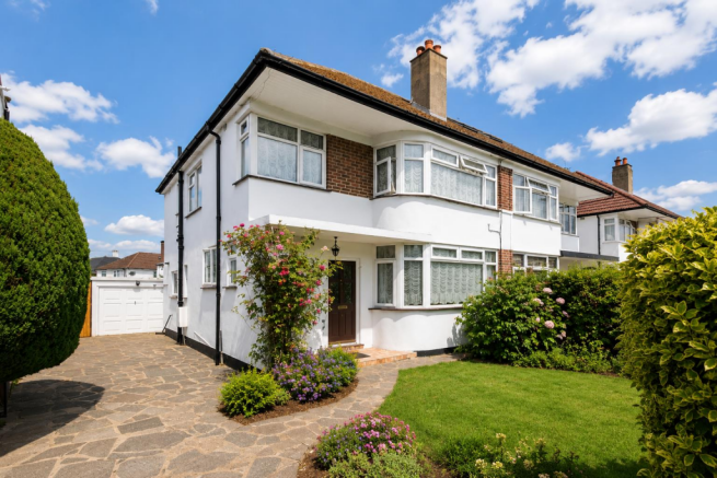3 bed property, in Warrender Way, £700,000