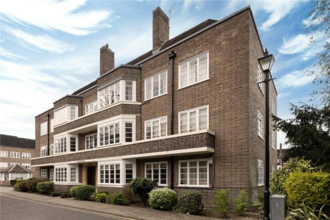 3 bed property, in Putney Heath, £675,000