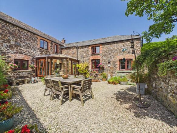 4 bed property, in Brazacott, £400,000