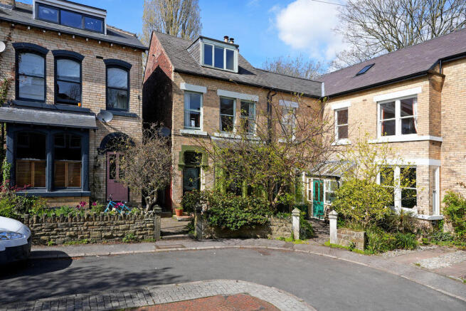 3 bed property, in Kenbourne Grove, £495,000