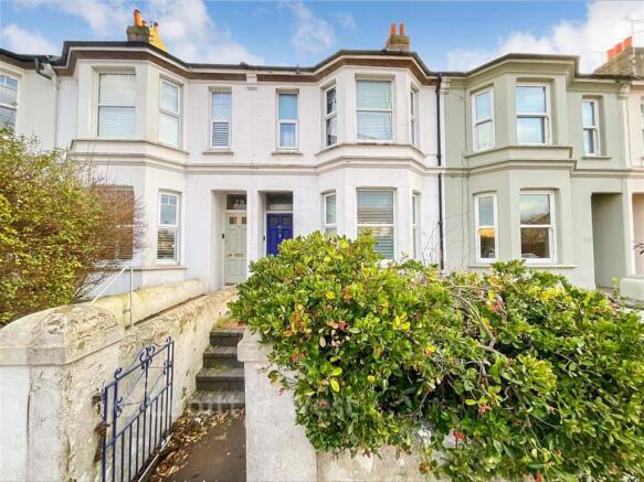 3 bed property, in Littlehampton Road, £325,000