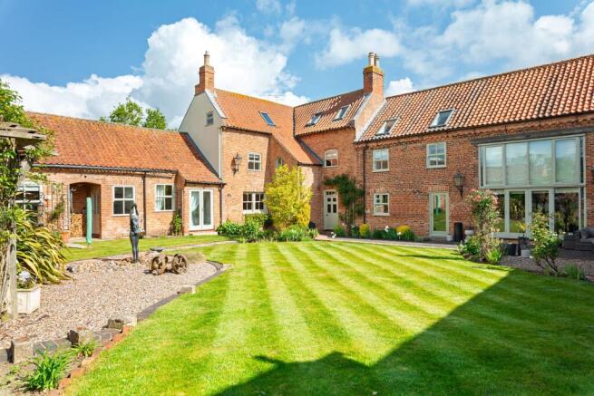 7 bed property, in Begin the Year Where You Belong at Trinity Farm, £1,200,000