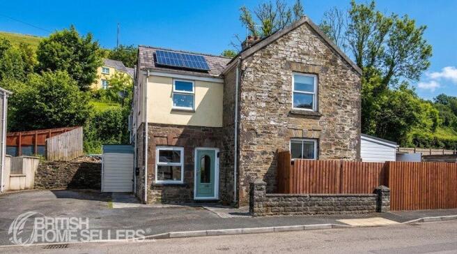 5 bed property, in Llanddowror, £365,000