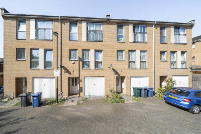 4 bed property, in Cameron Crescent, £550,000