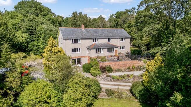 5 bed property, in Llanarmon-Yn-Ial, £700,000