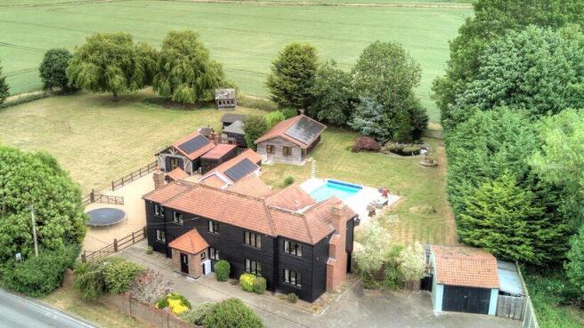 5 bed property, in Gosfield Road, £1,100,000