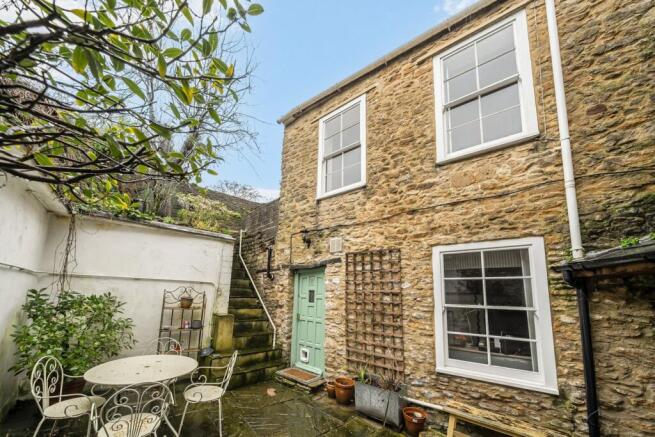 1 bed property, in Paul Street, £240,000