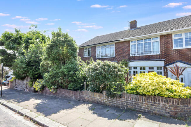 3 bed property, in Gladys Road, £450,000
