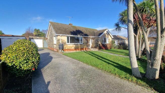 2 bed property, in Meadow Drive, £425,000