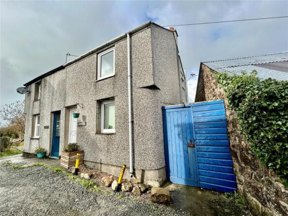 2 bed property, in Brynsiencyn, £120,000