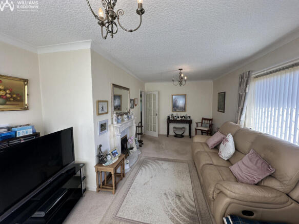 2 bed property, in Gorwel, £260,000