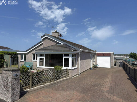3 bed property, in Tyddyn Gyrfa Estate, £350,000