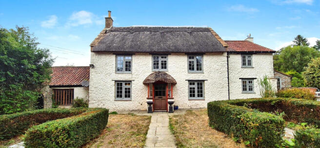5 bed property, in Old Smithy Newtown, £650,000