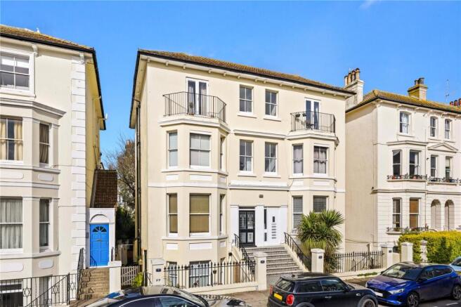 1 bed property, in Hova Villas, £325,000