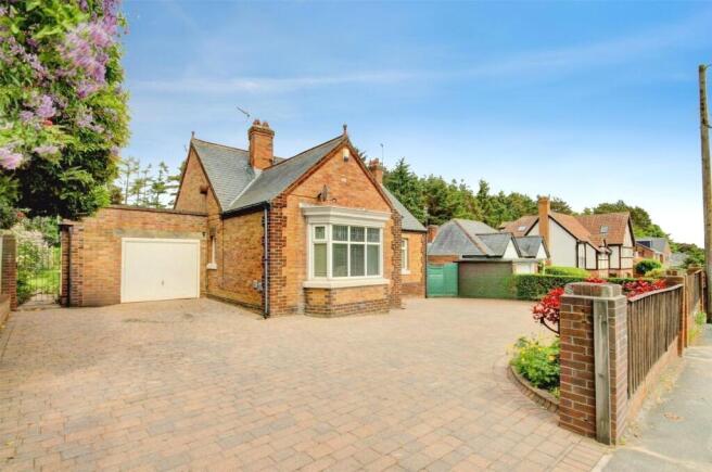 2 bed property, in Blind Lane, £250,000