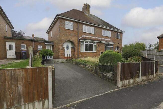 3 bed property, in Vicarage Crescent, £179,950