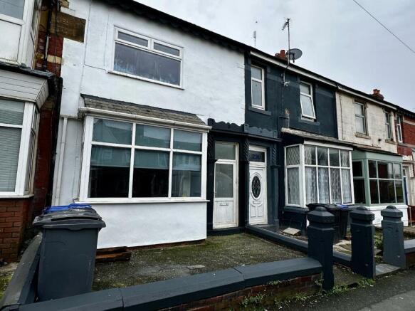3 bed property, in Central Drive, £130,000