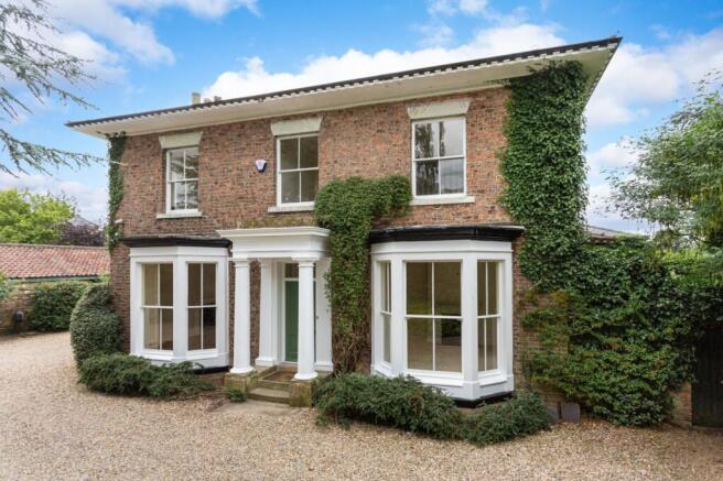 4 bed property, in Pendle House, £995,000