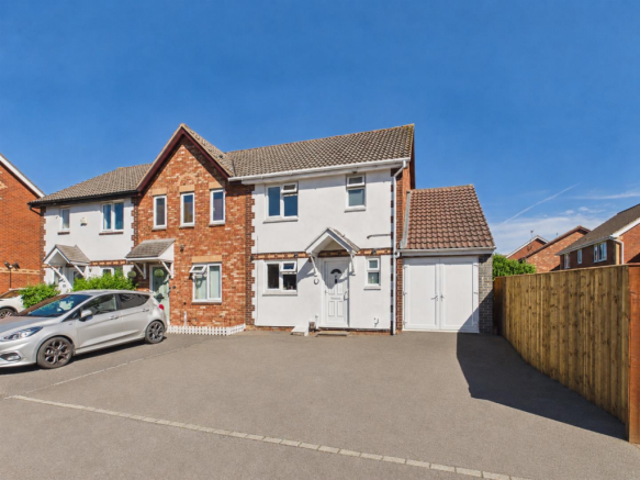 3 bed property, in Stocken Close, £295,000