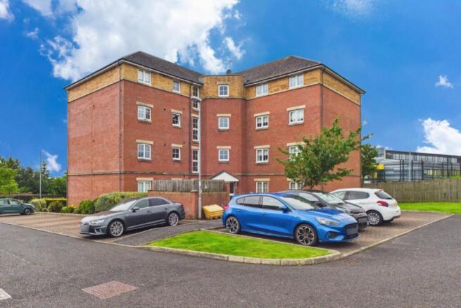 1 bed property, in Leighton Court, £120,000