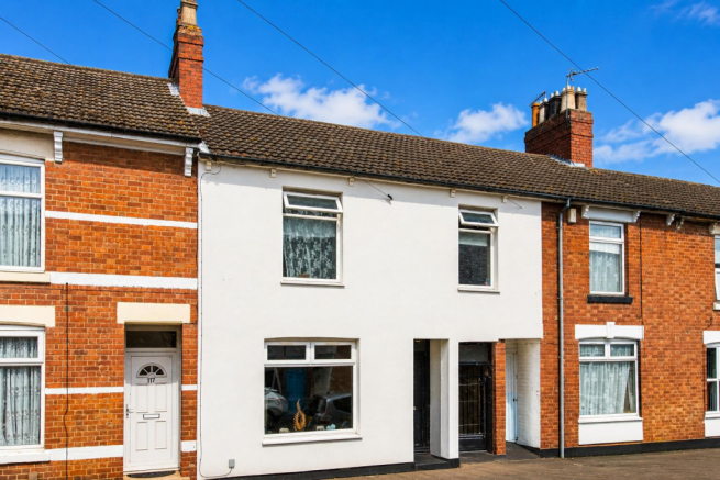 3 bed property, in Regent Street, £160,000