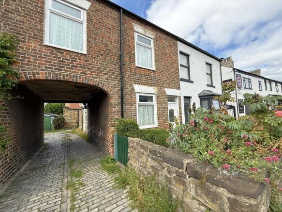 3 bed property, in High Street, £75,000