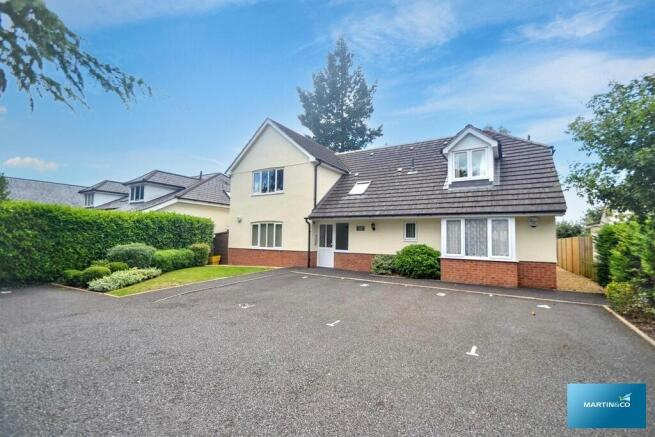 1 bed property, in Cambridge Court, £167,000
