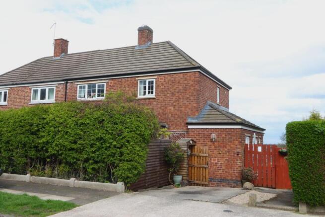 3 bed property, in Lister Drive, £190,000