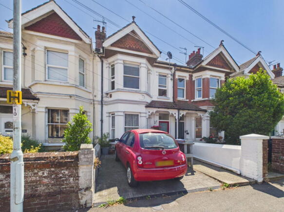 2 bed property, in Northcourt Road, £245,000