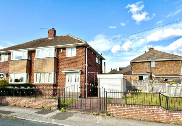 3 bed property, in Warner Road, £215,000