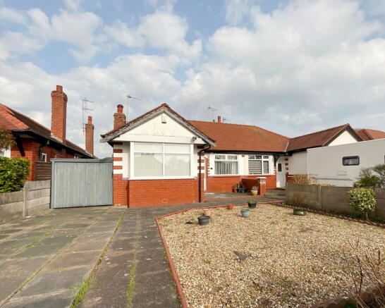 2 bed property, in Fairhaven Road, £210,000