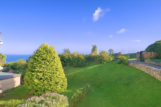 2 bed property, in CHAIN FREE * SHANKLIN, £175,000