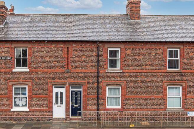 2 bed property, in Wilderspool Causeway, £235,000