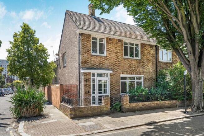 4 bed property, in Crimsworth Road, £950,000