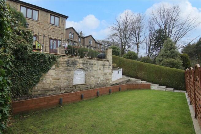 3 bed property, in Dale View, £295,000