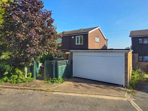 4 bed property, in Park Hill, £675,000