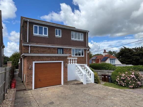 4 bed property, in Hill Road, £650,000