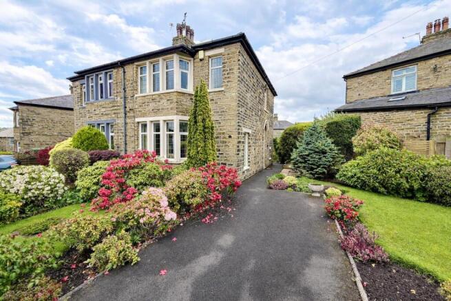 2 bed property, in Savile Drive, £170,000
