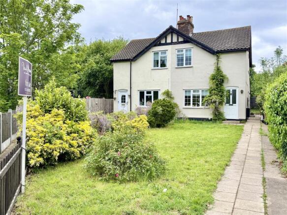 2 bed property, in Dukes Lane, £350,000