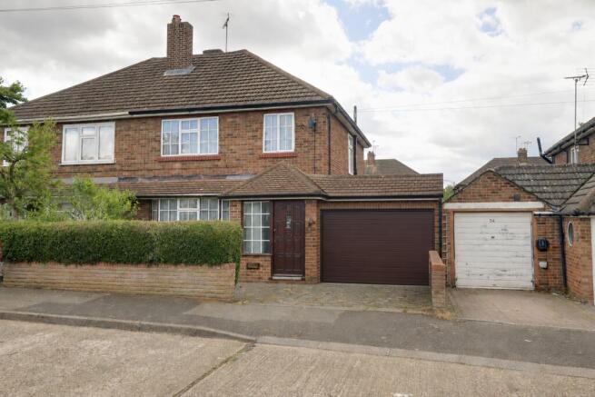 4 bed property, in Rushdene Road, £525,000