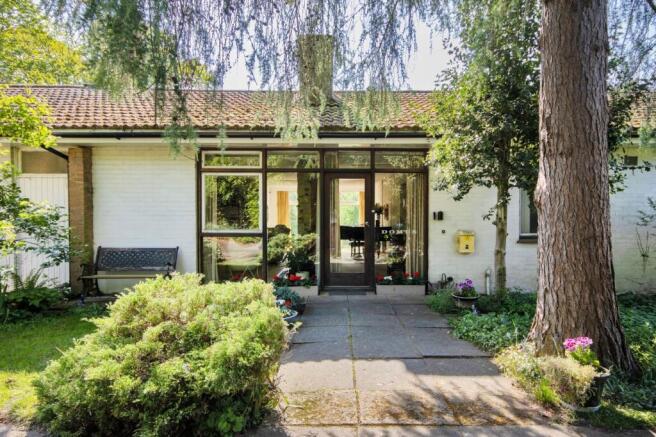 4 bed property, in Platt Common, £750,000