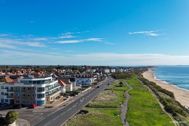 2 bed property, in Southbourne Overcliff Drive, £650,000