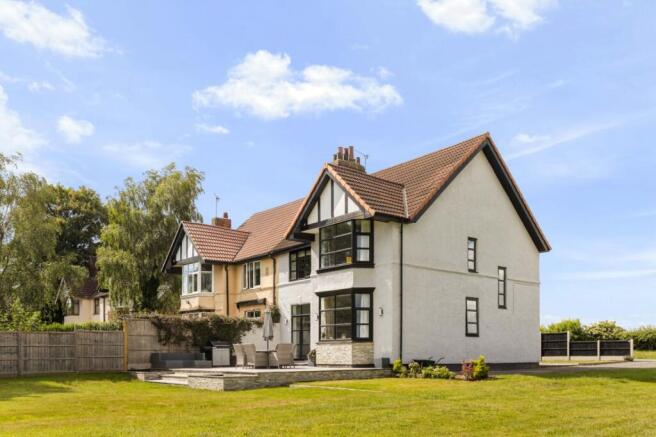 4 bed property, in Orb Lane, £325,000