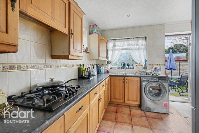 3 bed property, in Cowland Avenue, £500,000
