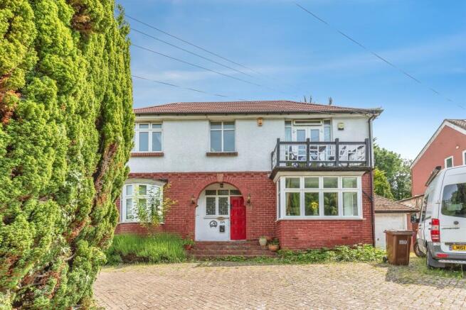 5 bed property, in St. Helens Road, £725,000