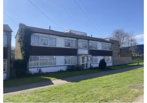 1 bed property, in High Street, £175,000