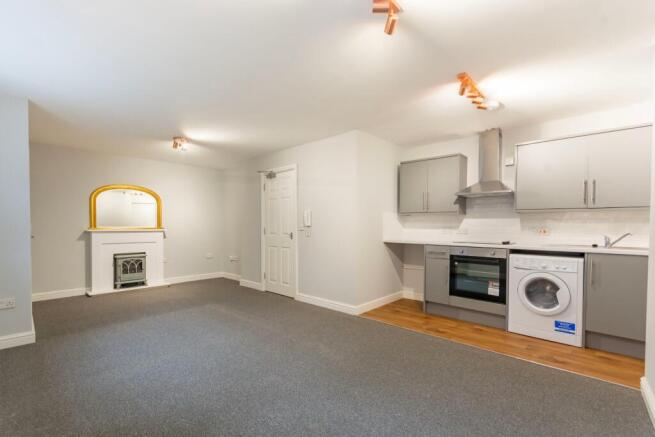 2 bed property, in The New Alexandra Court, £135,000